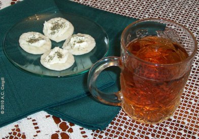 Mascarpone on Crackers with Dill