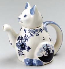 Delft Blue Cat Shaped Teapot 6.5"
