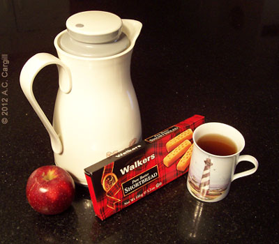 Jury duty tea kit: A carafe of hot tea, an apple, and some yummy Scottish Shortbread!