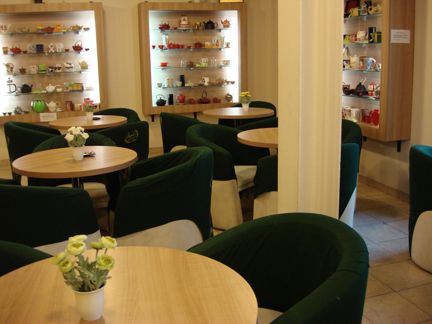 Land of Tea - comfy seating Land of Tea - comfy seating