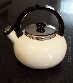 No fuss. No muss. Sleek, attractive, and easy to clean. Even whistles (when I forget to leave the whistle up)! No fuss. No muss. Sleek, attractive, and easy to clean. Even whistles (when I forget to leave the whistle up)!