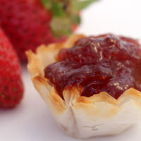 Elizabethan Pantry Strawberry Preserves with Champagne (Photo source: The English Tea Store) Elizabethan Pantry Strawberry Preserves with Champagne (Photo source: The English Tea Store)