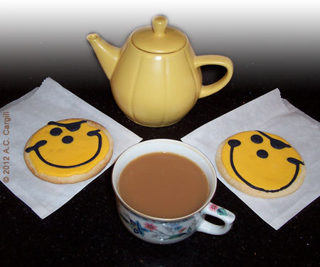 All set for tea time with freshly steeped tea and 2 cute cookies! All set for tea time with freshly steeped tea and 2 cute cookies!