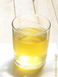 Water and oxygen and tea = perfection in a glass! (Photo source: A.C. Cargill, all rights reserved)