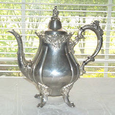 Baroque Wallace Antique Teapot (Photo source: screen capture from site)