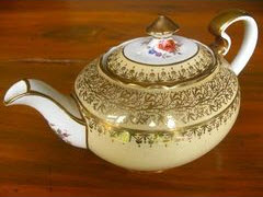 English - antique Aynsley England bone china teapot (Photo source: screen capture from site)