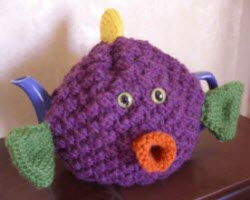 Kissing Fish Tea Cozy A whimsical sweater for your teapot by knitnax (Yahoo! Images)
