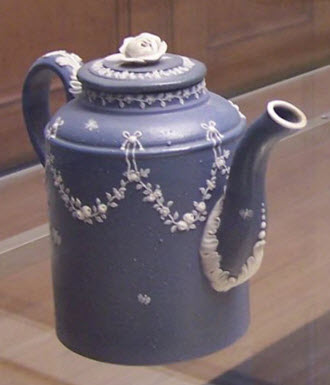 Jasperware teapot (photo by Elise Nuding, all rights reserved)