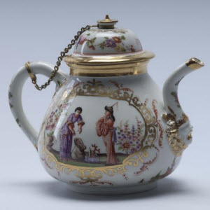 Meissen Chinoiserie teapot and cover