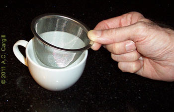A cup-fitting infuser basket means no teabags are needed. (Photo by A.C. Cargill, all rights reserved)