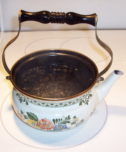 Bubbles showing the water is really boiling! (Photo by A.C. Cargill, all rights reserved)