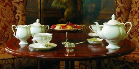 White teawares create a wonderful contrast to the food and tea colors. (Image via Yahoo! Images)