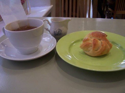 My Stockholm tea experience, complete with tasty bun! (photo by Elise Nuding, all rights reserved)
