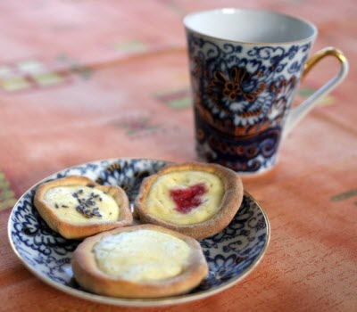 Vatrushka, a typical snack at a Russian tea time (seen on Pinterest)