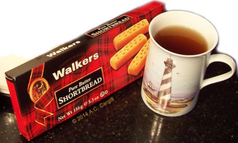 My fave shape with a nice cuppa tea! (Photo by A.C. Cargill, all rights reserved)