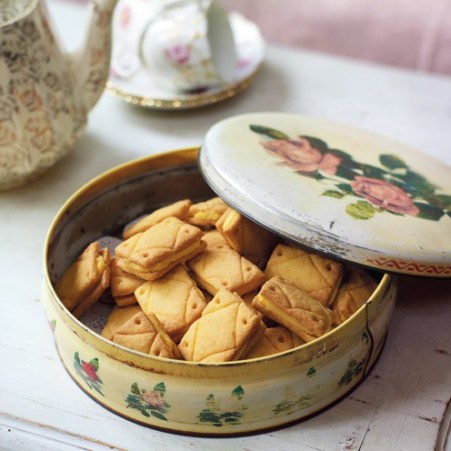 ox-classic-custard-creams-040213-de__large